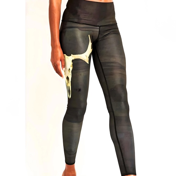 COPY - MOVING SALe EUC Women’s Teeki Deer Medicine Charcoal Hot Pants Leggings … - Picture 1 of 10